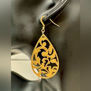 🏵️ FOXY Matte Gold Filigree Teardrop Dangle Earrings